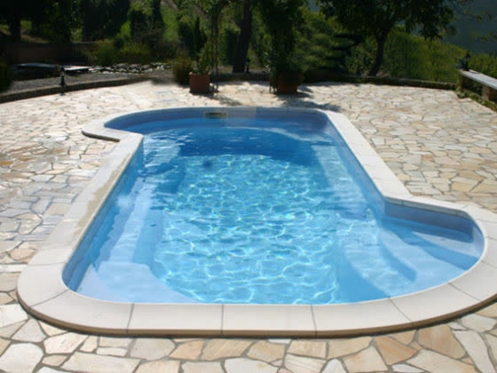 Piscina in cemento armato prefabbricato